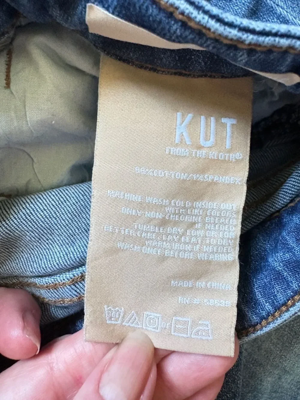 KUT From the Kloth mid rise Catherine Boyfriend jeans medium wash denim 14 EUC